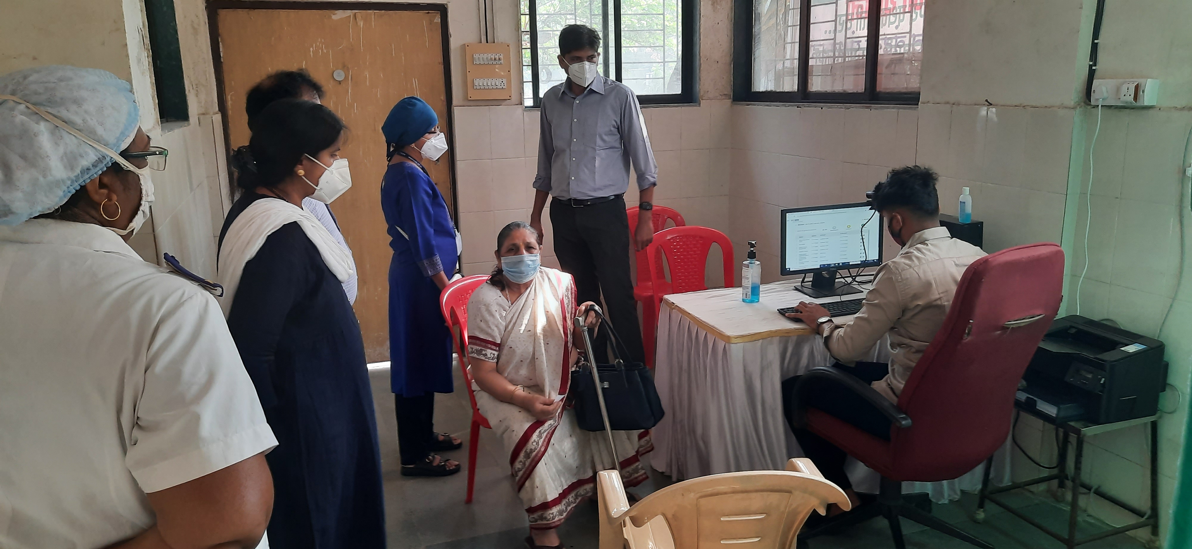 01 Comissioner visit vaccination center in Belapur